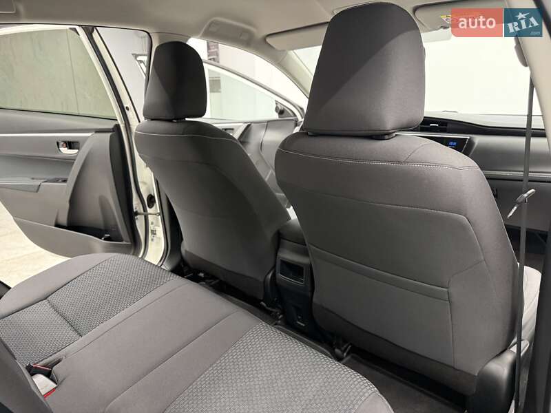 Седан Toyota Corolla 2017 в Киеве фото 29 Седан Toyota Corolla 2017 в Киеве