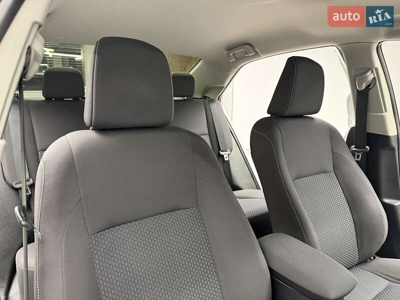 Седан Toyota Corolla 2017 в Киеве фото 34 Седан Toyota Corolla 2017 в Киеве