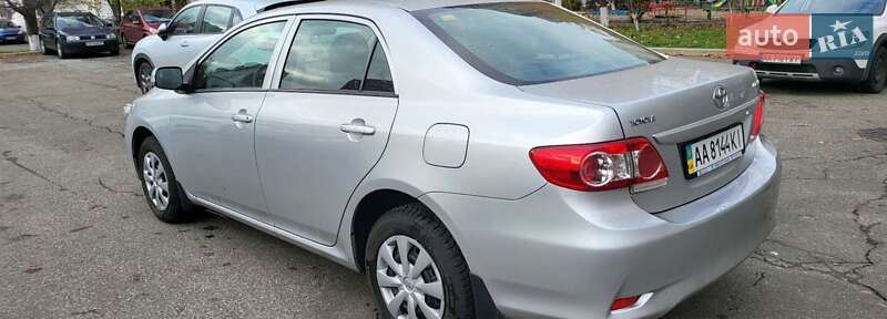 Седан Toyota Corolla 2011 в Киеве фото 2 Седан Toyota Corolla 2011 в Киеве