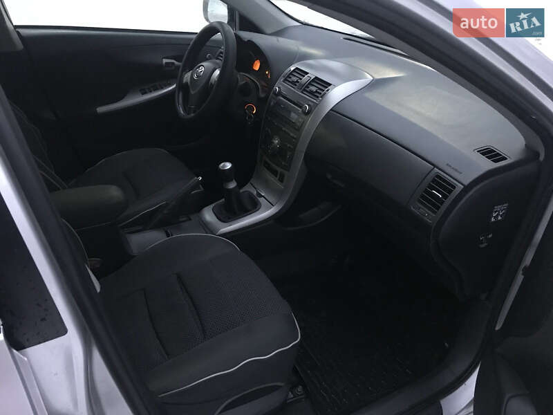 Седан Toyota Corolla 2008 в Тернополе