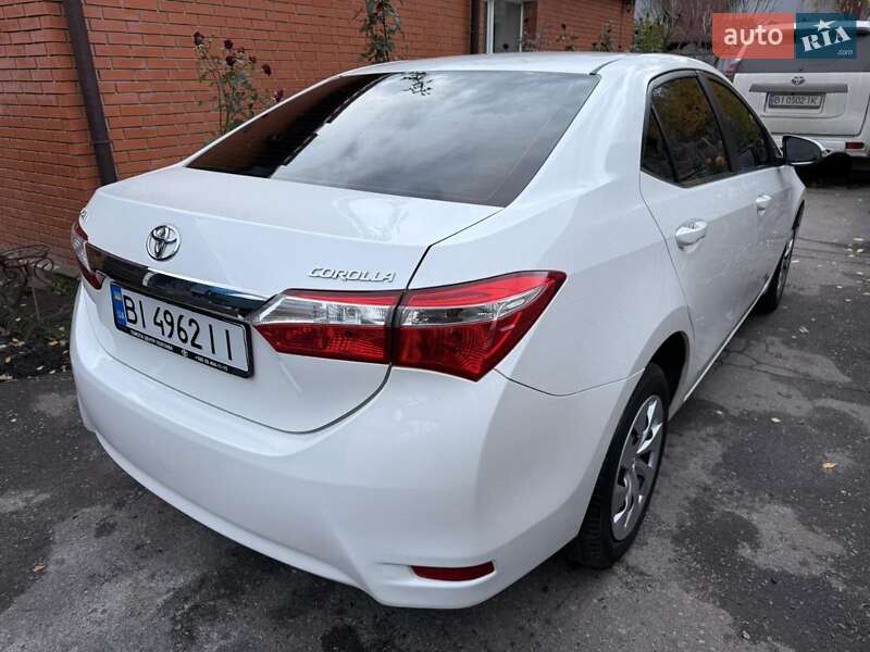 Седан Toyota Corolla 2015 в Краснограде