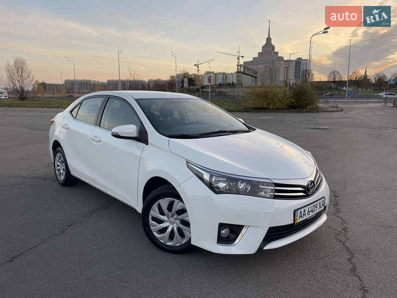 Седан Toyota Corolla 2014 в Києві