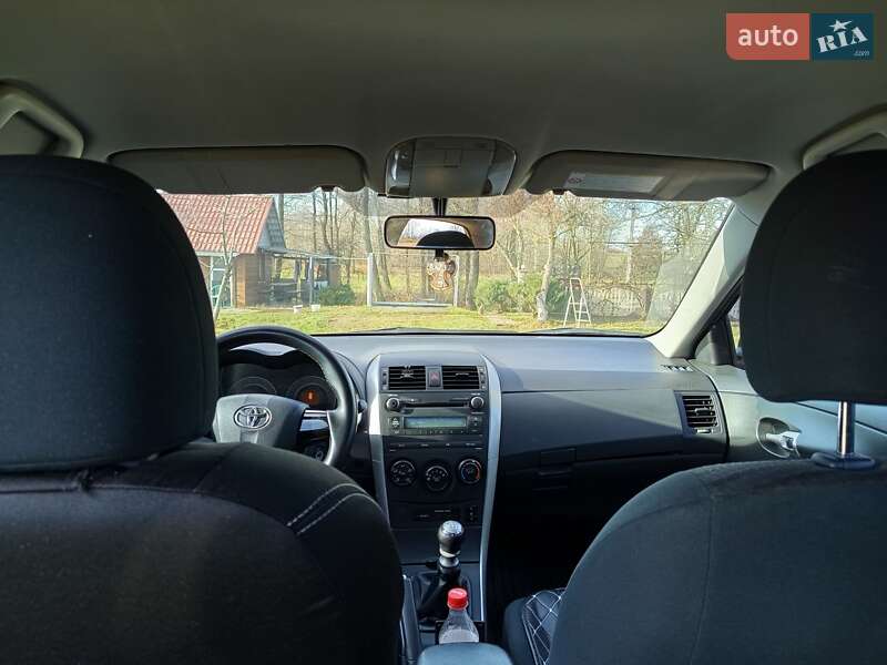 Седан Toyota Corolla 2011 в Коломые