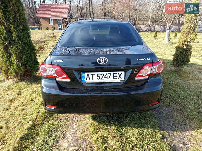 Седан Toyota Corolla 2011 в Коломые