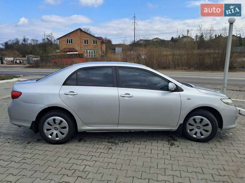 Седан Toyota Corolla 2008 в Черновцах