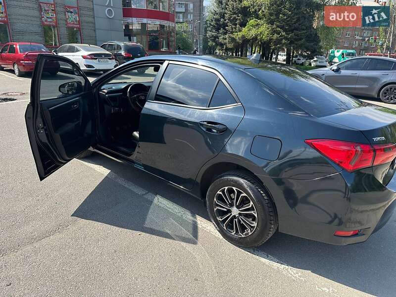 Седан Toyota Corolla 2014 в Днепре
