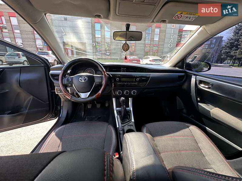 Седан Toyota Corolla 2014 в Днепре