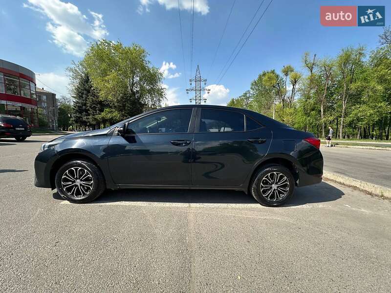 Седан Toyota Corolla 2014 в Днепре