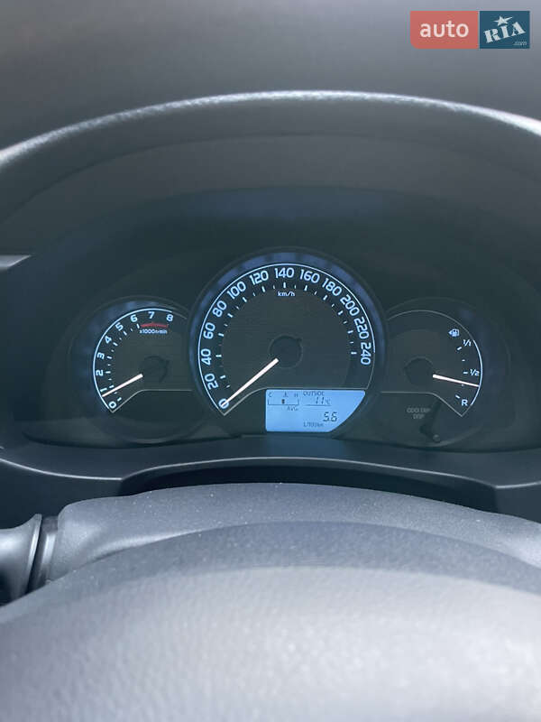 Седан Toyota Corolla 2014 в Киеве фото 21 Седан Toyota Corolla 2014 в Киеве