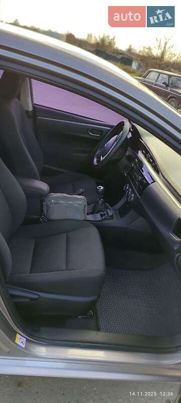 Седан Toyota Corolla 2013 в Миколаєві