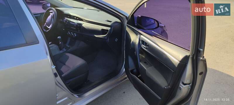 Седан Toyota Corolla 2013 в Миколаєві