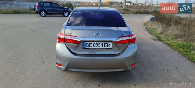 Седан Toyota Corolla 2013 в Миколаєві