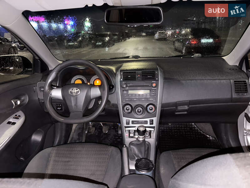 Седан Toyota Corolla 2010 в Виннице