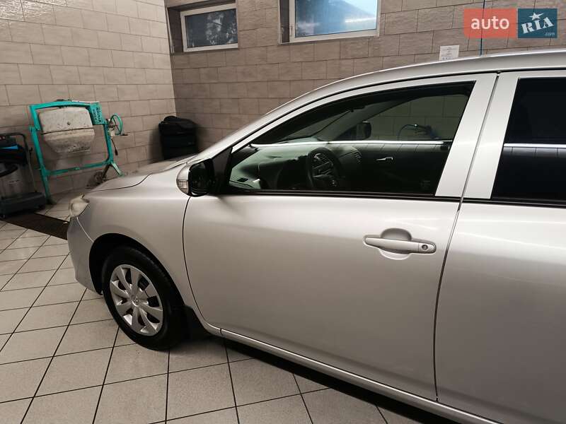Седан Toyota Corolla 2011 в Львове фото 3 Седан Toyota Corolla 2011 в Львове
