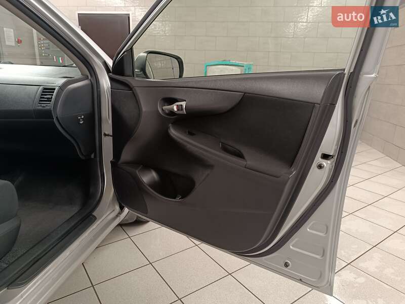 Седан Toyota Corolla 2011 в Львове фото 27 Седан Toyota Corolla 2011 в Львове