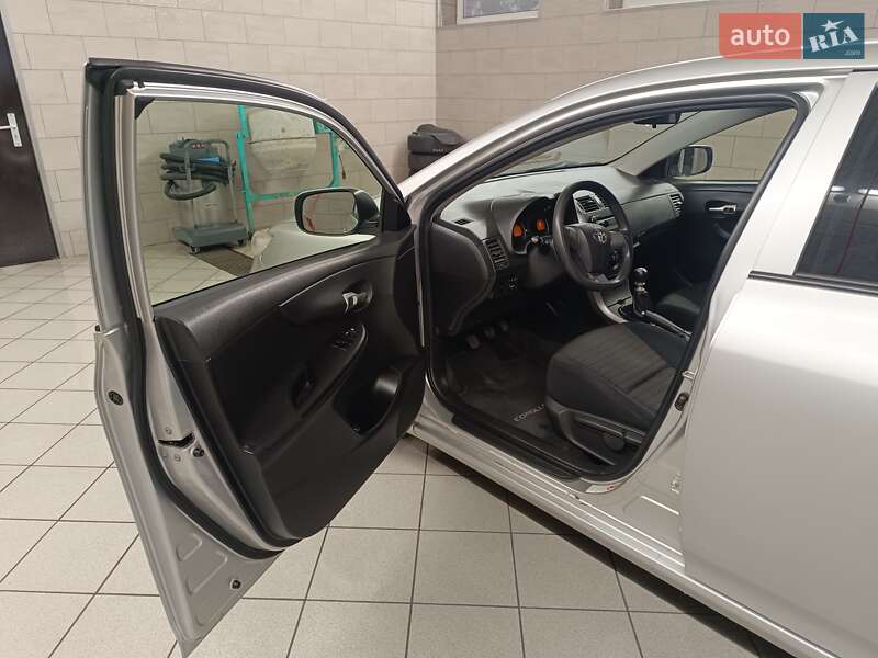Седан Toyota Corolla 2011 в Львове фото 5 Седан Toyota Corolla 2011 в Львове