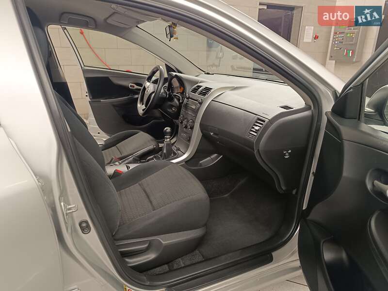 Седан Toyota Corolla 2011 в Львове фото 28 Седан Toyota Corolla 2011 в Львове
