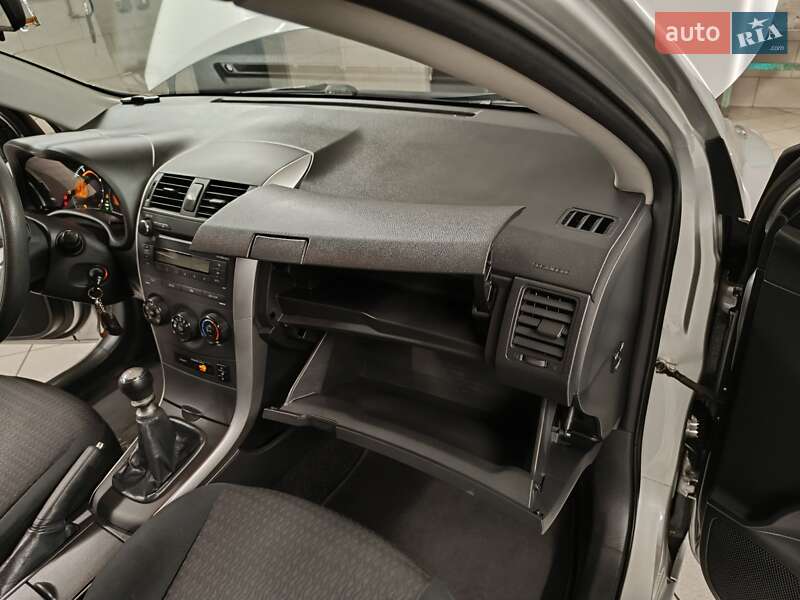 Седан Toyota Corolla 2011 в Львове фото 39 Седан Toyota Corolla 2011 в Львове