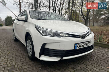 Седан Toyota Corolla 2017 в Днепре