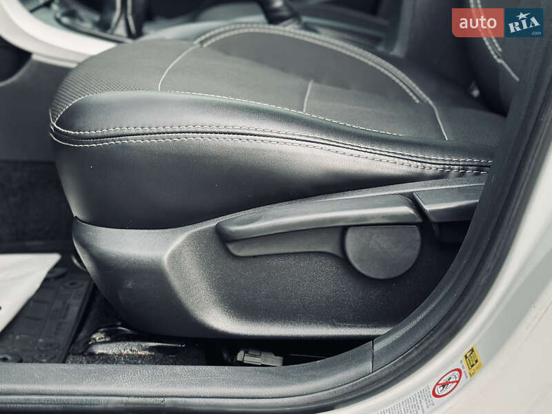 Седан Toyota Corolla 2011 в Кременчуге фото 18 Седан Toyota Corolla 2011 в Кременчуге