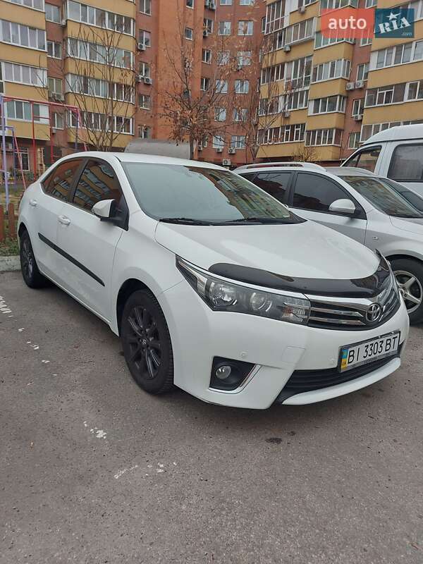 Седан Toyota Corolla 2015 в Полтаве