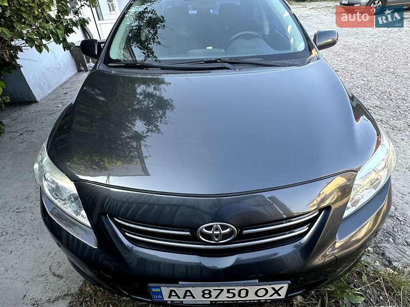 Седан Toyota Corolla 2008 в Киеве