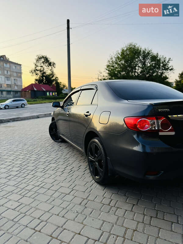 Седан Toyota Corolla 2011 в Кам'янець-Подільському