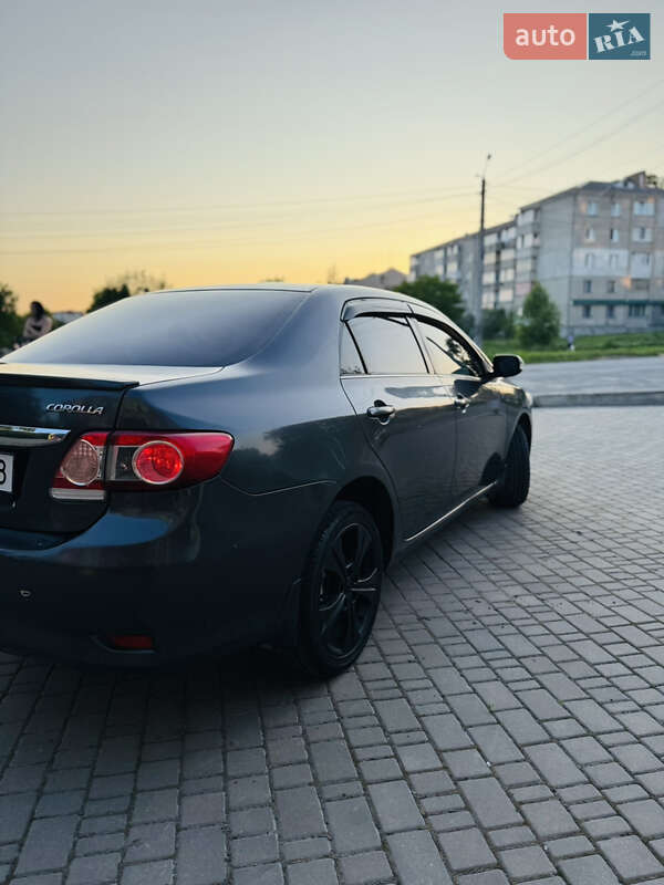 Седан Toyota Corolla 2011 в Кам'янець-Подільському