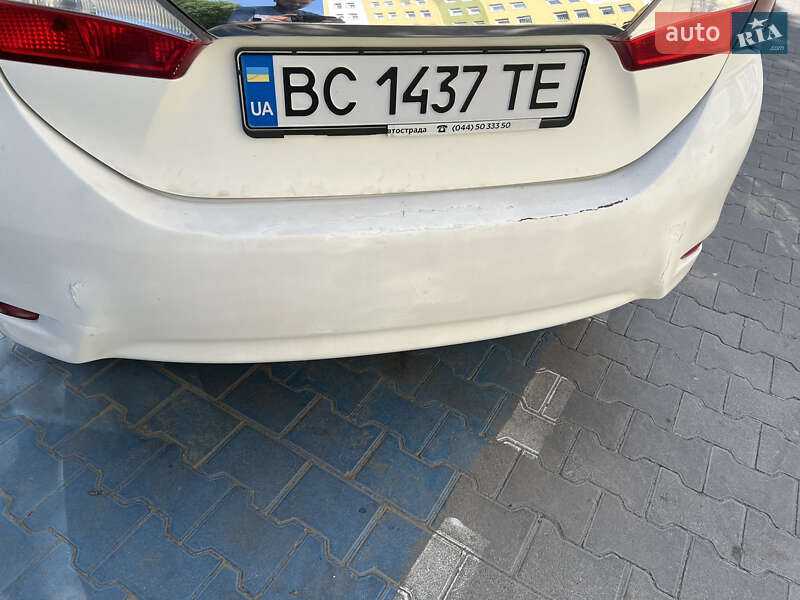 Седан Toyota Corolla 2013 в Львові