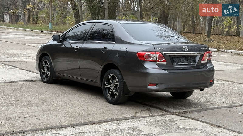 Седан Toyota Corolla 2010 в Жовтих Водах