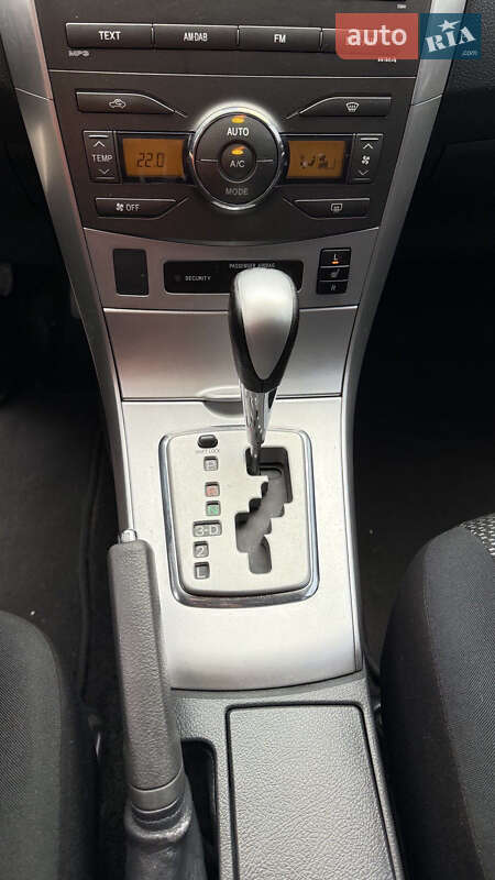 Седан Toyota Corolla 2010 в Жовтих Водах