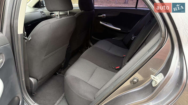 Седан Toyota Corolla 2010 в Жовтих Водах