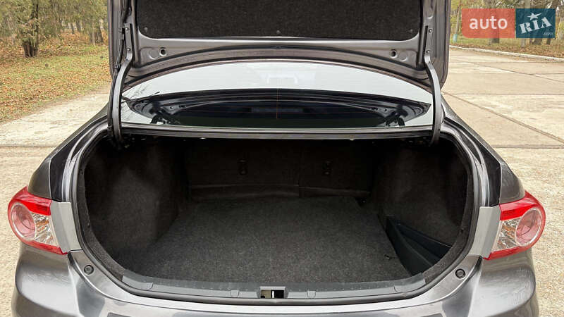 Седан Toyota Corolla 2010 в Жовтих Водах