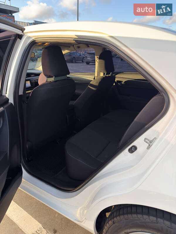 Седан Toyota Corolla 2013 в Киеве фото 21 Седан Toyota Corolla 2013 в Киеве