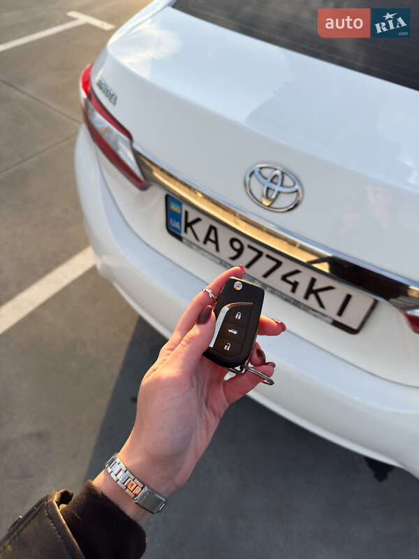 Седан Toyota Corolla 2013 в Киеве фото 7 Седан Toyota Corolla 2013 в Киеве