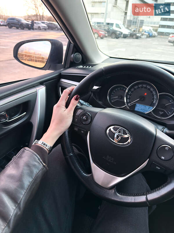 Седан Toyota Corolla 2013 в Киеве фото 34 Седан Toyota Corolla 2013 в Киеве