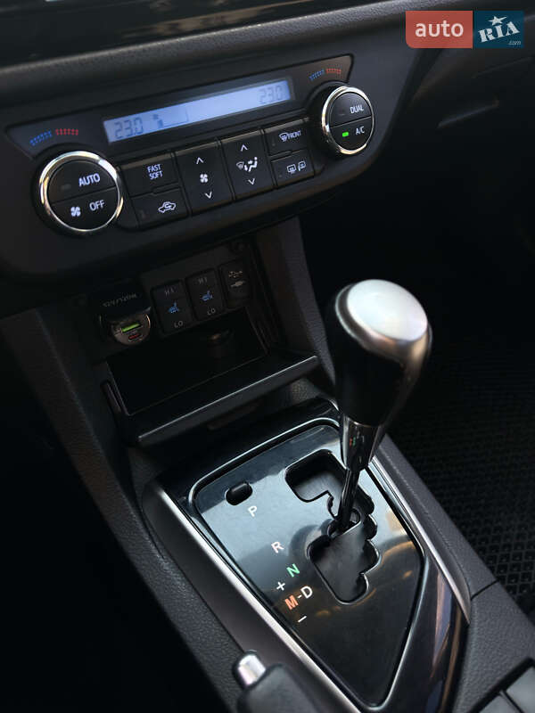 Седан Toyota Corolla 2013 в Киеве фото 36 Седан Toyota Corolla 2013 в Киеве