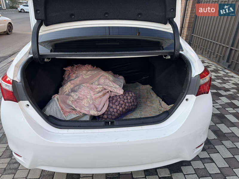 Седан Toyota Corolla 2016 в Киеве фото 37 Седан Toyota Corolla 2016 в Киеве
