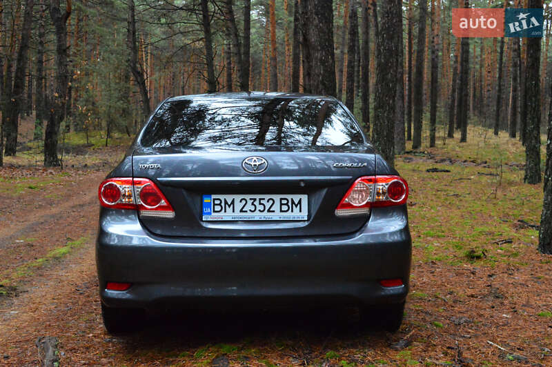 Седан Toyota Corolla 2011 в Лебедине