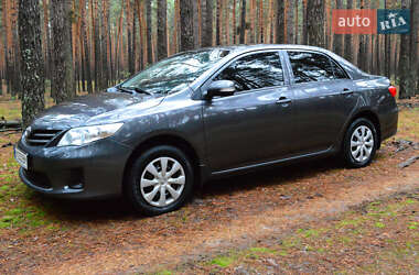 Седан Toyota Corolla 2011 в Лебедине