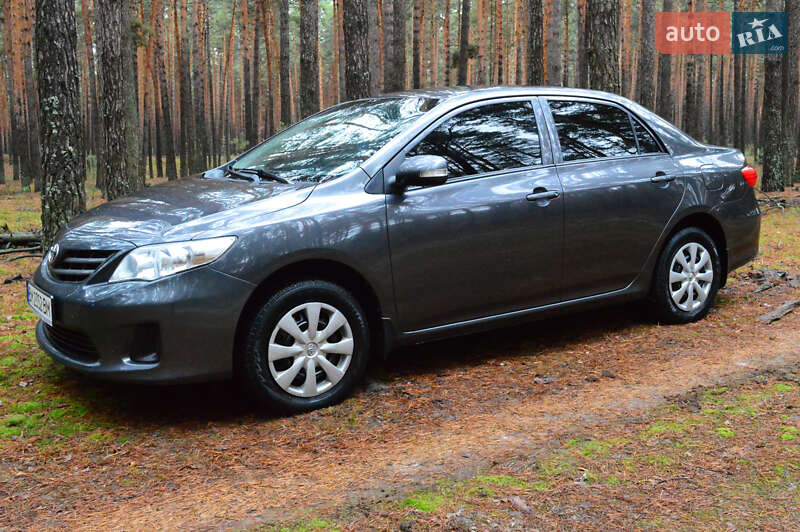 Седан Toyota Corolla 2011 в Лебедине