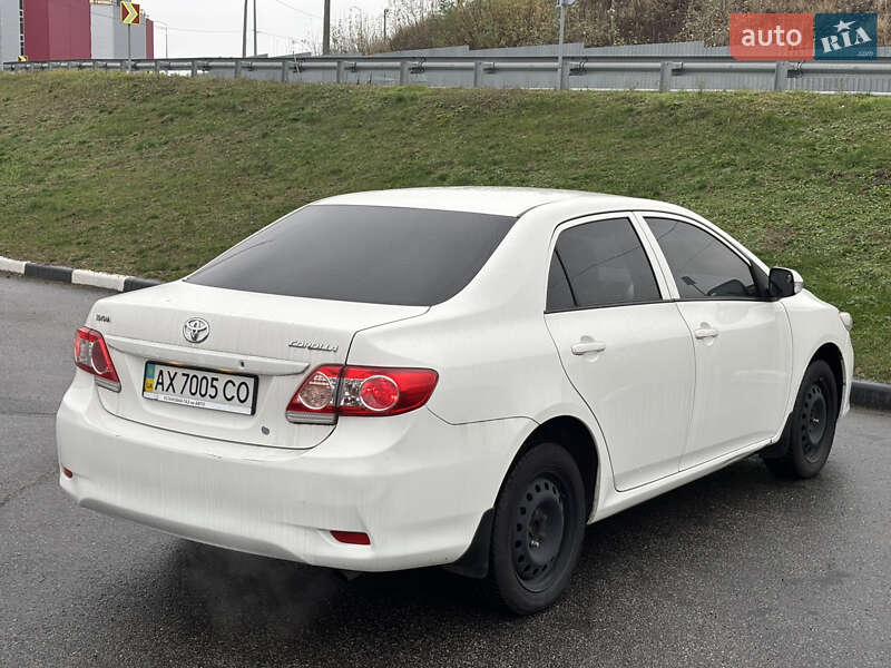 Седан Toyota Corolla 2012 в Киеве