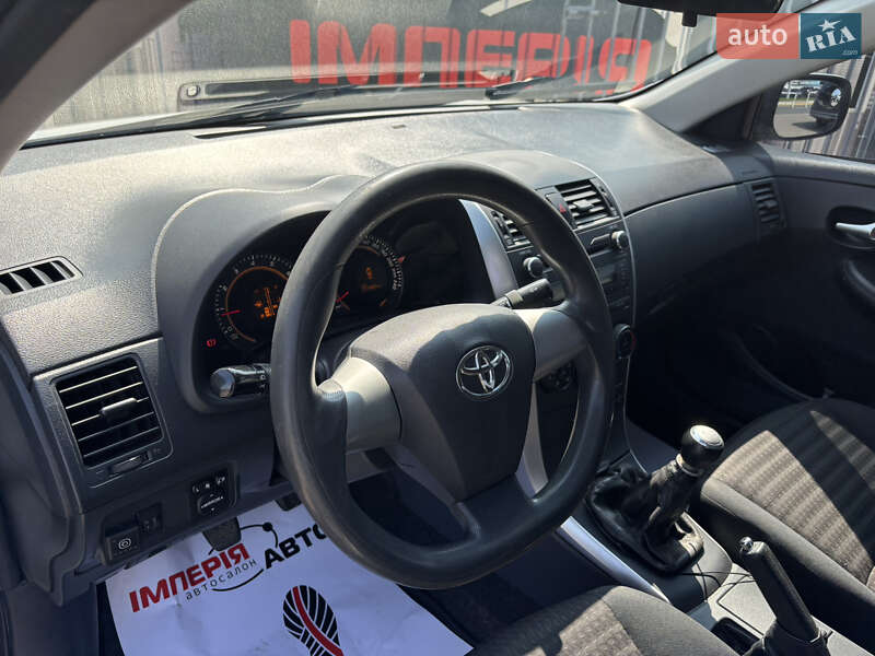 Седан Toyota Corolla 2012 в Киеве