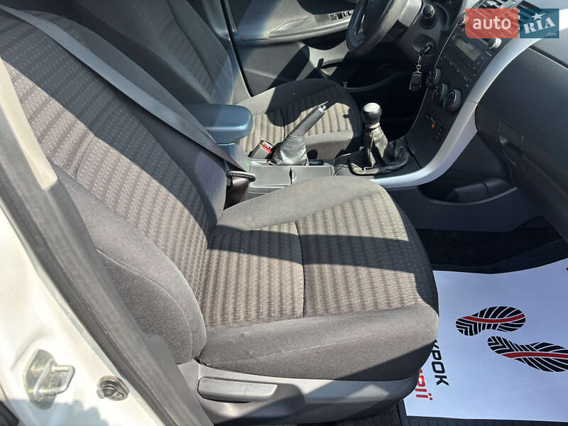 Седан Toyota Corolla 2012 в Киеве