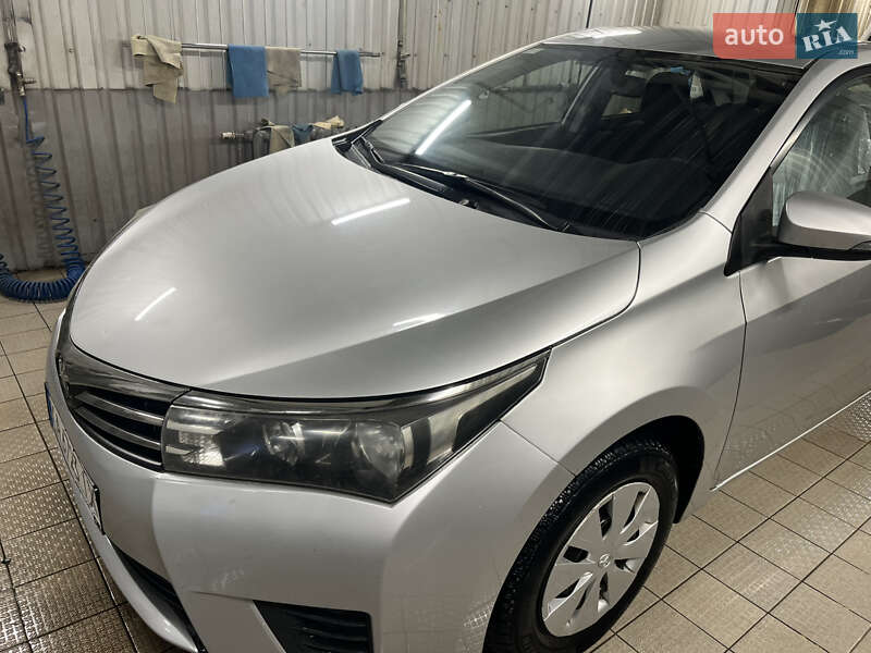 Седан Toyota Corolla 2014 в Киеве фото 2 Седан Toyota Corolla 2014 в Киеве