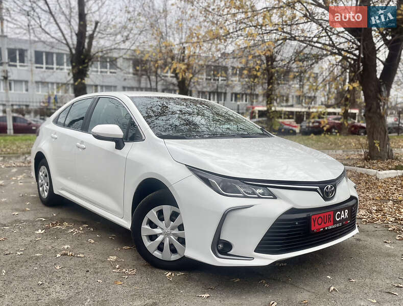 Седан Toyota Corolla 2020 в Києві