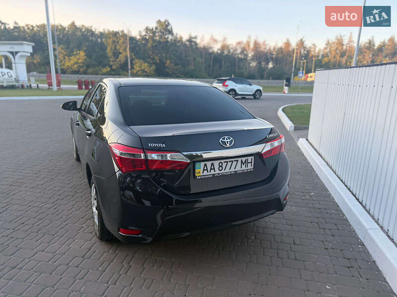Седан Toyota Corolla 2014 в Дніпрі
