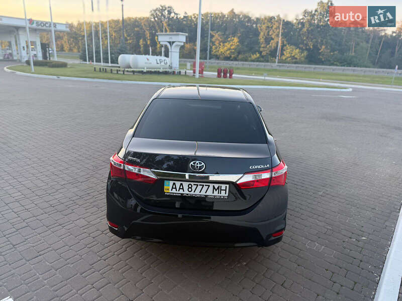Седан Toyota Corolla 2014 в Дніпрі