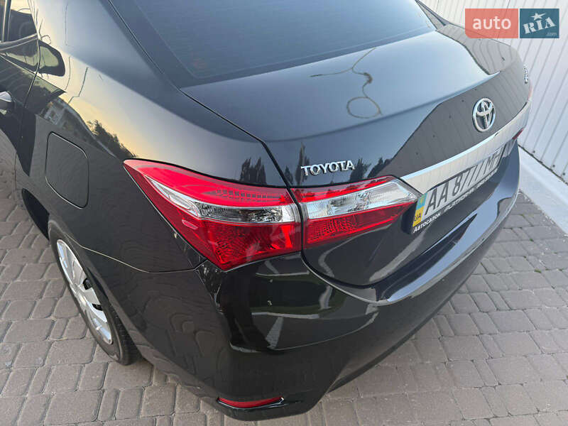 Седан Toyota Corolla 2014 в Дніпрі