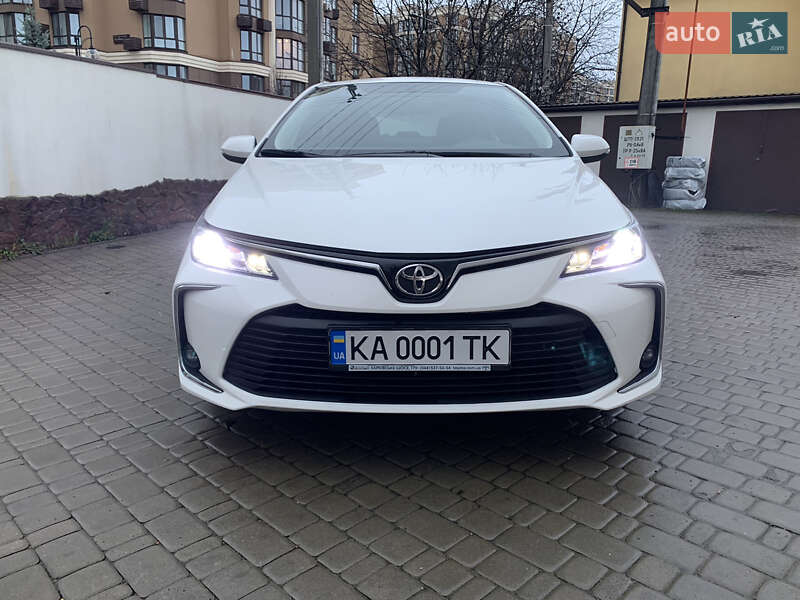 Седан Toyota Corolla 2021 в Киеве